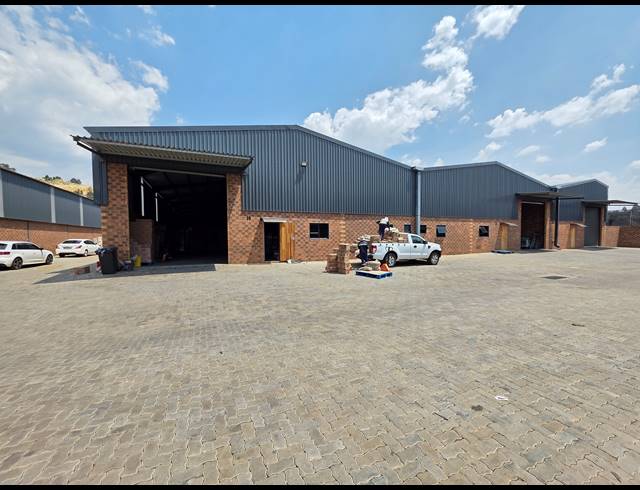 1,632M² WAREHOUSE TO LET IN AEROTON